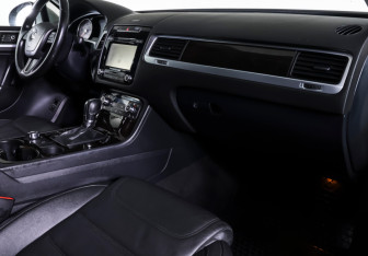 Подержанный автомобиль Volkswagen Touareg 2012 года (10 фото)