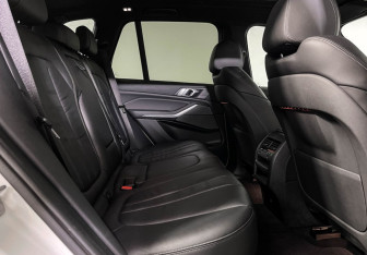 Подержанный автомобиль BMW X5 2019 года (14 фото)