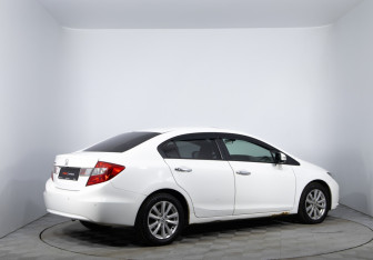Подержанный автомобиль Honda Civic Sedan 2012 года (5 фото)