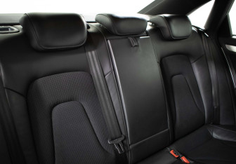 Подержанный автомобиль Audi A4 Sedan 2011 года (13 фото)