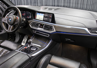 Подержанный автомобиль BMW X5 M 2021 года (11 фото)