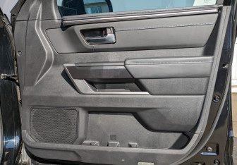 Подержанный автомобиль Toyota Sequoia 2023 года (15 фото)