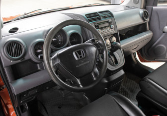 Подержанный автомобиль Honda Element 2004 года (15 фото)