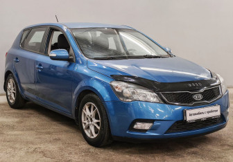 Подержанный автомобиль Kia Ceed Hatchback 2011 года (3 фото)