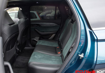 Подержанный автомобиль Geely Monjaro 2023 года (8 фото)