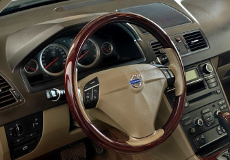 Подержанный автомобиль Volvo XC90 2012 года (12 фото)