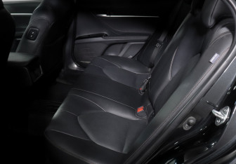 Подержанный автомобиль Toyota Camry Sedan 2023 года (10 фото)
