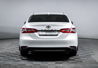 Подержанный автомобиль Toyota Camry Sedan 2021 года (6 фото)