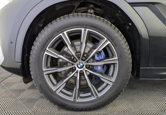 Подержанный автомобиль BMW X6 2022 года (12 фото)