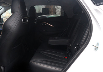 Подержанный автомобиль Omoda C5 2023 года (10 фото)