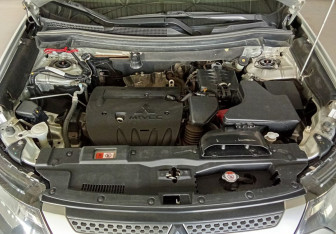 Подержанный автомобиль Mitsubishi Outlander 2020 года (17 фото)