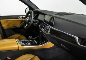 Подержанный автомобиль BMW X5 2019 года (10 фото)