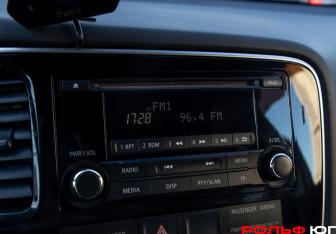 Подержанный автомобиль Mitsubishi Outlander 2014 года (14 фото)