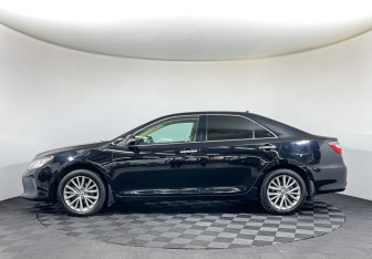 Подержанный автомобиль Toyota Camry Sedan 2016 года (8 фото)