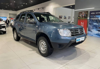 Подержанный автомобиль Renault Duster 2014 года (3 фото)