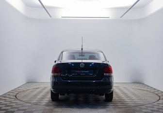 Подержанный автомобиль Volkswagen Polo Sedan 2011 года (6 фото)