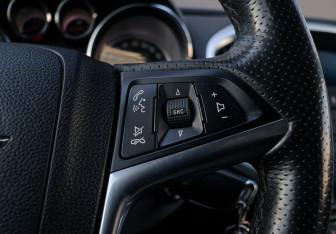 Подержанный автомобиль Opel Astra Hatchback 2013 года (17 фото)