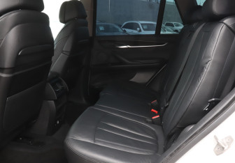 Подержанный автомобиль BMW X5 2014 года (10 фото)