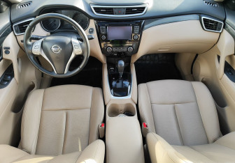 Подержанный автомобиль Nissan X-Trail 2017 года (10 фото)