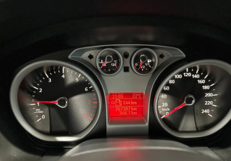 Подержанный автомобиль Ford Focus Hatchback 2009 года (13 фото)