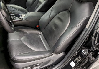Подержанный автомобиль Toyota Camry Sedan 2021 года (14 фото)