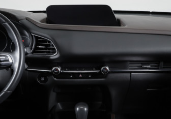 Подержанный автомобиль Mazda CX-30 2023 года (13 фото)
