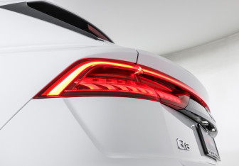 Подержанный автомобиль Audi Q8 2019 года (24 фото)