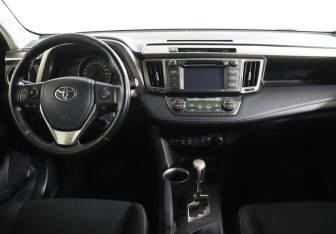 Подержанный автомобиль Toyota RAV4 2013 года (7 фото)