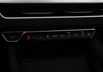 Подержанный автомобиль Geely Monjaro 2024 года (15 фото)