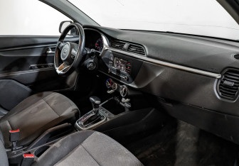 Подержанный автомобиль Kia Rio Hatchback 2021 года (11 фото)
