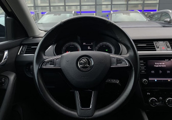 Подержанный автомобиль Skoda Octavia Liftback 2019 года (14 фото)