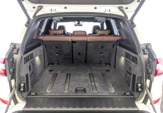 Подержанный автомобиль BMW X5 2020 года (10 фото)