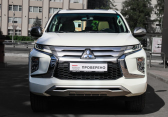 Подержанный автомобиль Mitsubishi Montero Sport 2022 года (2 фото)