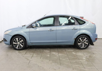 Подержанный автомобиль Ford Focus Hatchback 2009 года (8 фото)