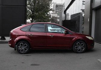 Подержанный автомобиль Ford Focus Hatchback 2008 года (4 фото)