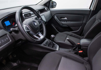 Подержанный автомобиль Renault Duster 2021 года (10 фото)