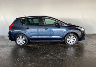 Подержанный автомобиль Peugeot 3008 2012 года (8 фото)