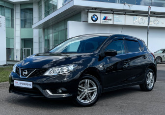 Подержанный автомобиль Nissan Tiida Hatchback 2015 года (1 фото)