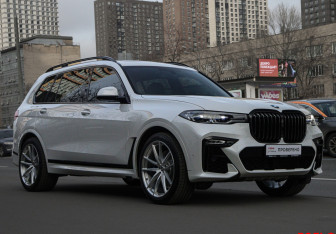 Подержанный автомобиль BMW X7 2019 года (35 фото)