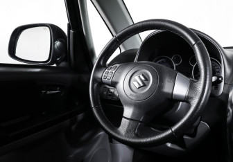 Подержанный автомобиль Suzuki SX4 Hatchback 2011 года (13 фото)