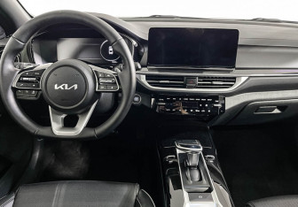 Подержанный автомобиль Kia K3 Sedan 2023 года (12 фото)