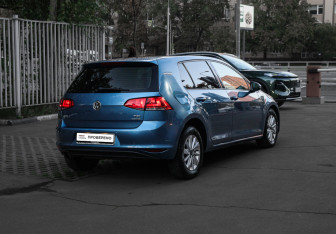 Подержанный автомобиль Volkswagen Golf Hatchback 2012 года (4 фото)