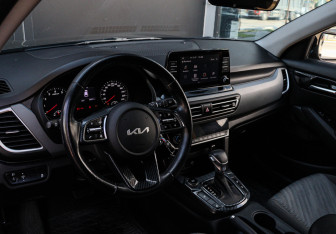 Подержанный автомобиль Kia Seltos 2021 года (11 фото)