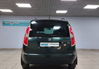 Подержанный автомобиль Skoda Roomster 2011 года (6 фото)
