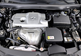 Подержанный автомобиль Lexus ES 2016 года (9 фото)