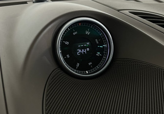 Подержанный автомобиль Porsche Cayenne 2012 года (27 фото)