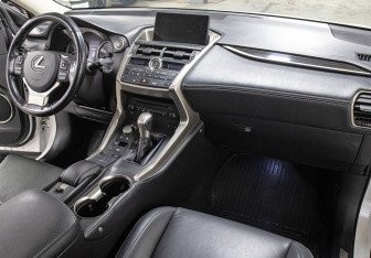 Подержанный автомобиль Lexus NX 2015 года (11 фото)