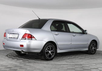 Подержанный автомобиль Mitsubishi Lancer Sedan 2005 года (3 фото)