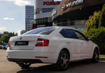 Подержанный автомобиль Skoda Octavia Liftback 2018 года (4 фото)