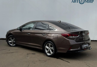 Подержанный автомобиль Hyundai Sonata 2017 года (7 фото)